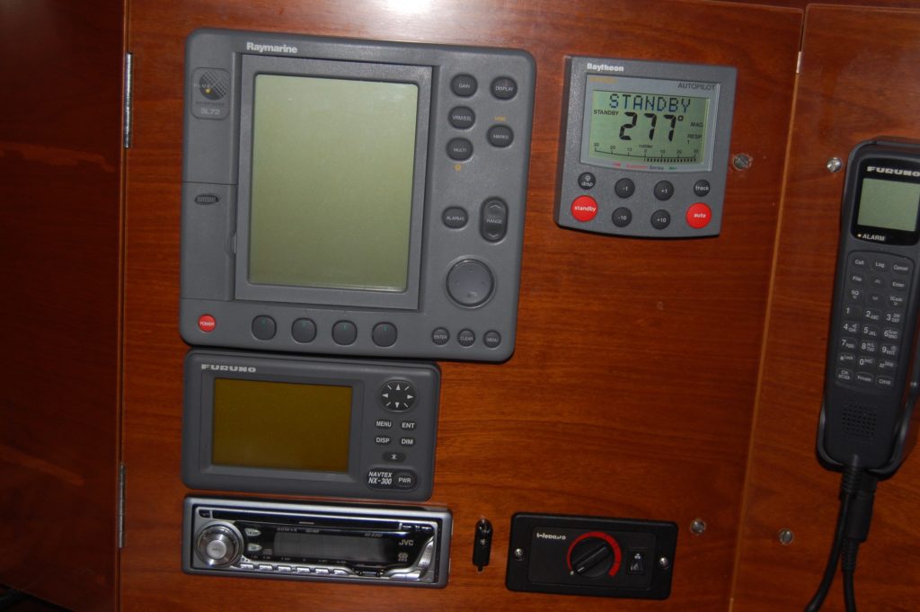 De oude situatie met het plotter wat alleen in gebruik was om radarbeelden te bekijken